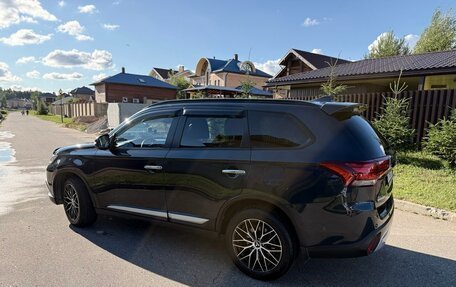 Mitsubishi Outlander III рестайлинг 3, 2021 год, 2 900 000 рублей, 7 фотография