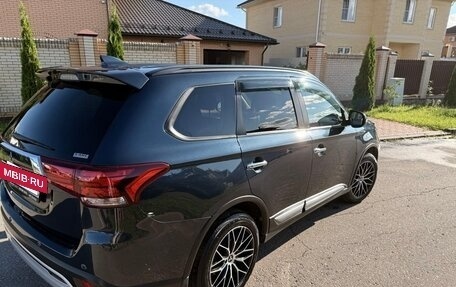 Mitsubishi Outlander III рестайлинг 3, 2021 год, 2 900 000 рублей, 5 фотография
