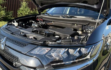 Mitsubishi Outlander III рестайлинг 3, 2021 год, 2 900 000 рублей, 11 фотография