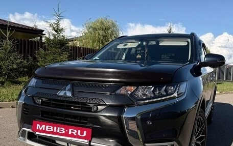 Mitsubishi Outlander III рестайлинг 3, 2021 год, 2 900 000 рублей, 3 фотография