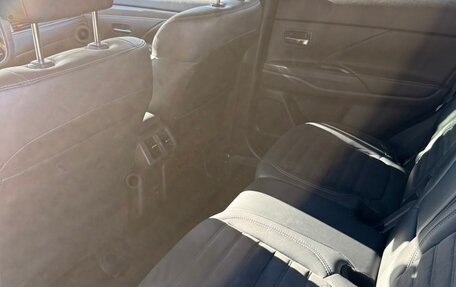 Mitsubishi Outlander III рестайлинг 3, 2021 год, 2 900 000 рублей, 16 фотография