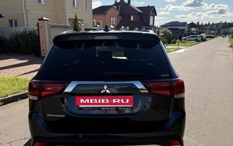 Mitsubishi Outlander III рестайлинг 3, 2021 год, 2 900 000 рублей, 9 фотография