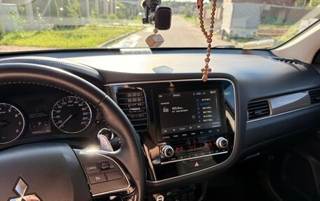 Mitsubishi Outlander III рестайлинг 3, 2021 год, 2 900 000 рублей, 19 фотография