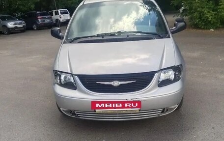 Chrysler Voyager IV, 2002 год, 350 000 рублей, 2 фотография