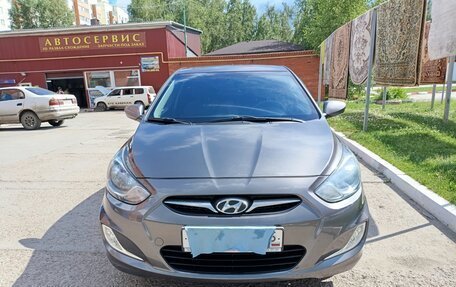 Hyundai Solaris II рестайлинг, 2012 год, 730 000 рублей, 2 фотография