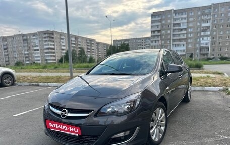 Opel Astra J, 2012 год, 950 000 рублей, 2 фотография