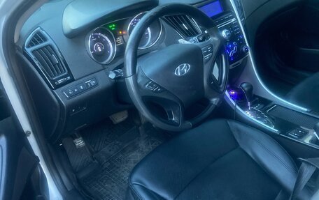 Hyundai Sonata VI, 2010 год, 750 000 рублей, 5 фотография