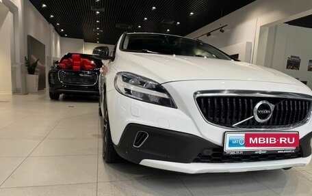 Volvo V40 Cross Country I, 2019 год, 1 650 000 рублей, 8 фотография