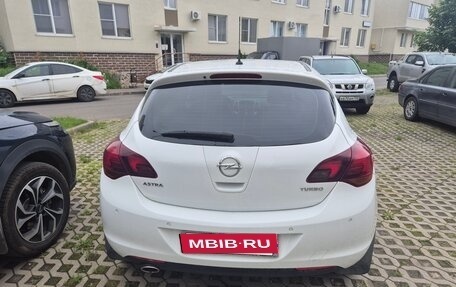 Opel Astra J, 2011 год, 670 000 рублей, 3 фотография