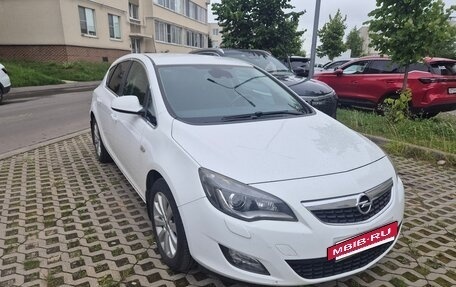 Opel Astra J, 2011 год, 670 000 рублей, 2 фотография