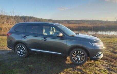 Mitsubishi Outlander III рестайлинг 3, 2015 год, 2 050 000 рублей, 5 фотография