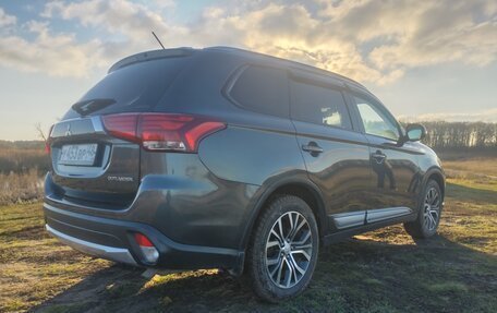 Mitsubishi Outlander III рестайлинг 3, 2015 год, 2 050 000 рублей, 7 фотография