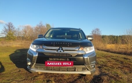 Mitsubishi Outlander III рестайлинг 3, 2015 год, 2 050 000 рублей, 2 фотография