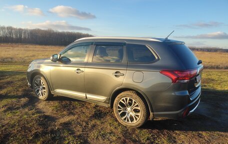 Mitsubishi Outlander III рестайлинг 3, 2015 год, 2 050 000 рублей, 11 фотография