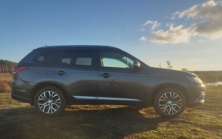 Mitsubishi Outlander III рестайлинг 3, 2015 год, 2 050 000 рублей, 6 фотография