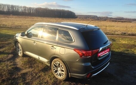 Mitsubishi Outlander III рестайлинг 3, 2015 год, 2 050 000 рублей, 12 фотография
