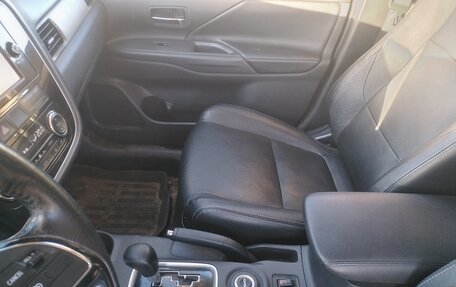 Mitsubishi Outlander III рестайлинг 3, 2015 год, 2 050 000 рублей, 16 фотография