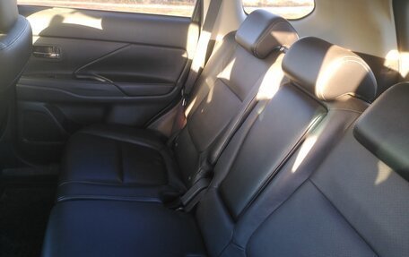 Mitsubishi Outlander III рестайлинг 3, 2015 год, 2 050 000 рублей, 19 фотография