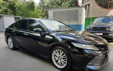 Toyota Camry, 2018 год, 2 300 000 рублей, 3 фотография