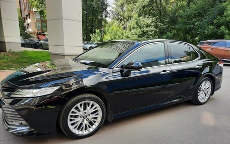 Toyota Camry, 2018 год, 2 300 000 рублей, 4 фотография