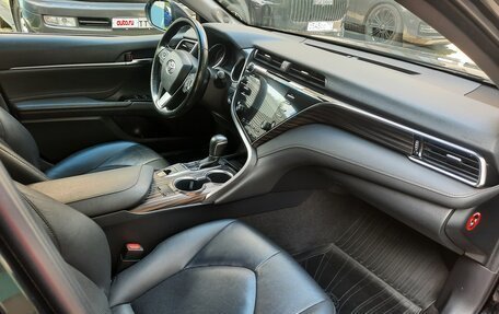 Toyota Camry, 2018 год, 2 300 000 рублей, 6 фотография