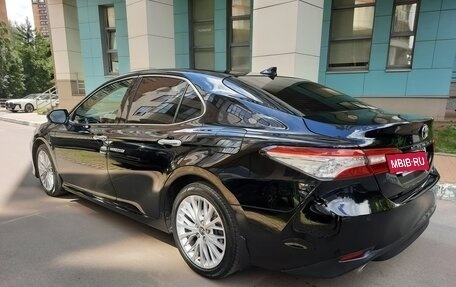 Toyota Camry, 2018 год, 2 300 000 рублей, 11 фотография