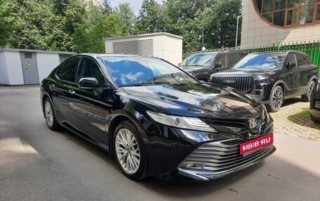 Toyota Camry, 2018 год, 2 300 000 рублей, 16 фотография