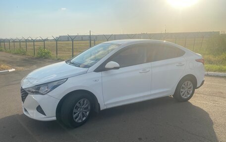 Hyundai Solaris II рестайлинг, 2020 год, 1 350 000 рублей, 4 фотография