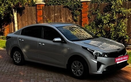 KIA Rio IV, 2021 год, 1 568 000 рублей, 2 фотография