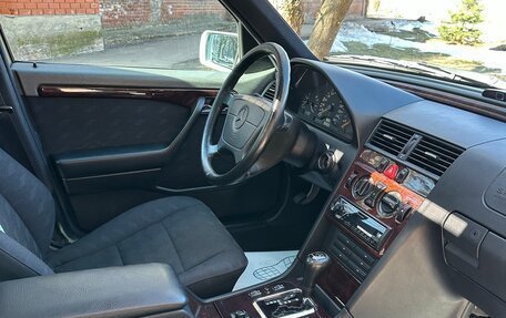 Mercedes-Benz C-Класс, 1996 год, 700 000 рублей, 4 фотография
