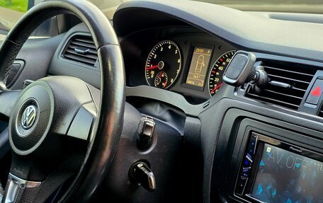Volkswagen Jetta VI, 2012 год, 1 300 000 рублей, 24 фотография