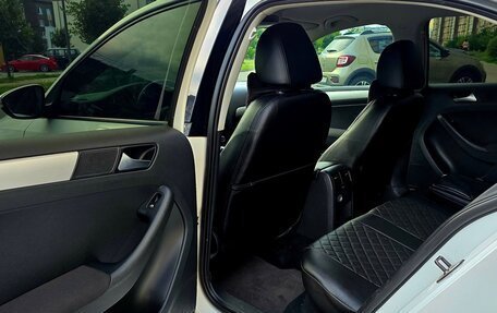 Volkswagen Jetta VI, 2012 год, 1 300 000 рублей, 31 фотография