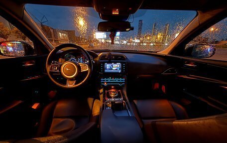 Jaguar XE I рестайлинг, 2018 год, 2 250 000 рублей, 13 фотография