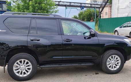 Toyota Land Cruiser Prado 150 рестайлинг 2, 2022 год, 7 150 000 рублей, 3 фотография