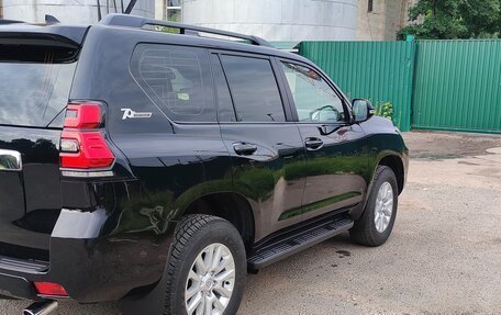 Toyota Land Cruiser Prado 150 рестайлинг 2, 2022 год, 7 150 000 рублей, 5 фотография
