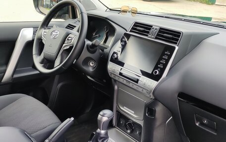 Toyota Land Cruiser Prado 150 рестайлинг 2, 2022 год, 7 150 000 рублей, 11 фотография