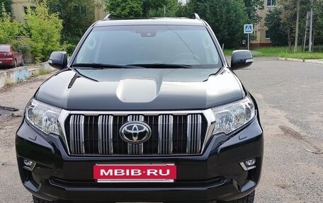 Toyota Land Cruiser Prado 150 рестайлинг 2, 2022 год, 7 150 000 рублей, 6 фотография