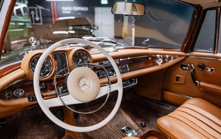 Mercedes-Benz SL-Класс, 1967 год, 15 000 000 рублей, 14 фотография