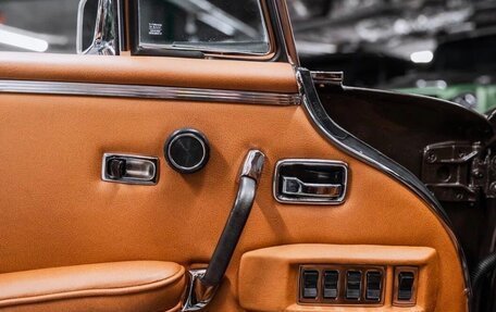 Mercedes-Benz SL-Класс, 1967 год, 15 000 000 рублей, 13 фотография