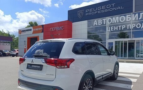 Mitsubishi Outlander III рестайлинг 3, 2015 год, 2 080 000 рублей, 9 фотография