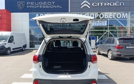 Mitsubishi Outlander III рестайлинг 3, 2015 год, 2 080 000 рублей, 7 фотография