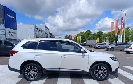 Mitsubishi Outlander III рестайлинг 3, 2015 год, 2 080 000 рублей, 10 фотография