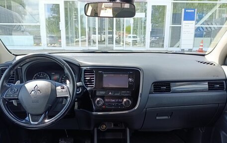 Mitsubishi Outlander III рестайлинг 3, 2015 год, 2 080 000 рублей, 16 фотография