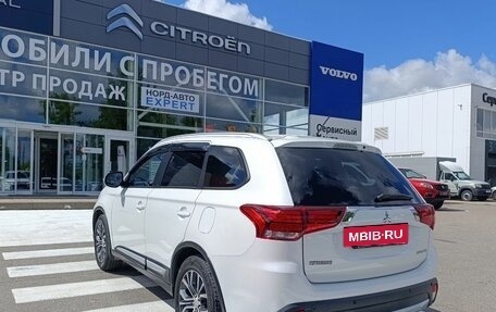 Mitsubishi Outlander III рестайлинг 3, 2015 год, 2 080 000 рублей, 5 фотография