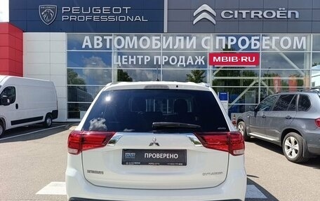 Mitsubishi Outlander III рестайлинг 3, 2015 год, 2 080 000 рублей, 6 фотография