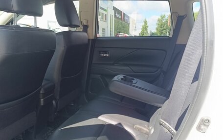 Mitsubishi Outlander III рестайлинг 3, 2015 год, 2 080 000 рублей, 30 фотография