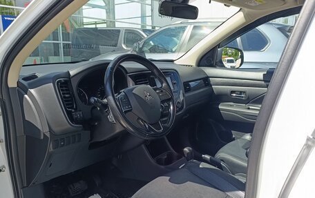 Mitsubishi Outlander III рестайлинг 3, 2015 год, 2 080 000 рублей, 28 фотография