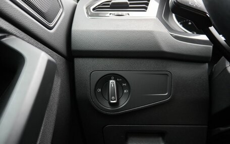 Volkswagen Tiguan II, 2021 год, 2 987 000 рублей, 13 фотография