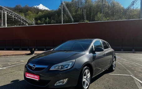 Opel Astra J, 2011 год, 700 000 рублей, 1 фотография