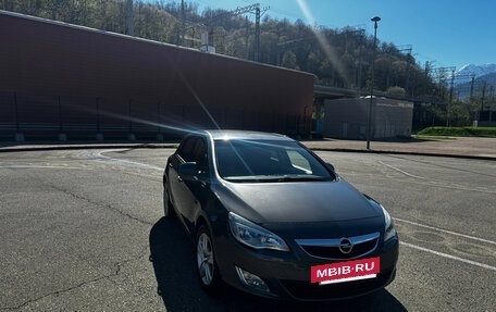 Opel Astra J, 2011 год, 700 000 рублей, 2 фотография